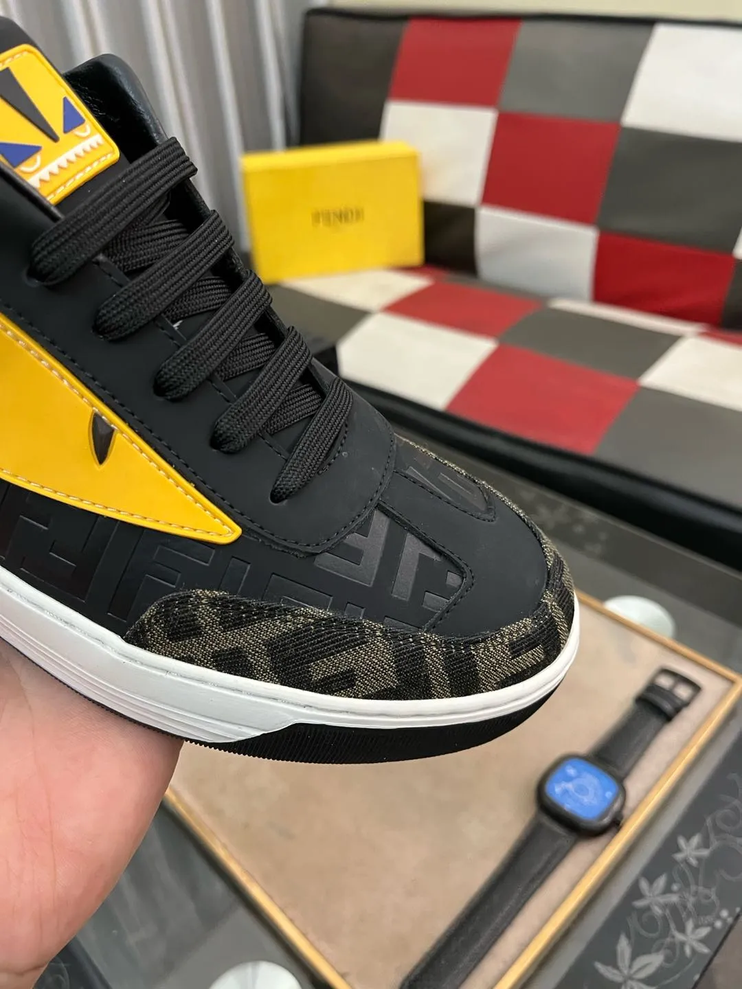 Men's shoes 💰400⌚️⌚️[fendi] Fendi classic and comfortable men, this complex sneaker is made of soft calfskin➕genuine leather lining➕original ultra-light rubber material with rough outsole. This unique and light style is suitable for the casual and refined sensibility of this season. It is comfortable and natural on the feet. It is an everyday style for casual travel in autumn and winter! 38−443️⃣colors available